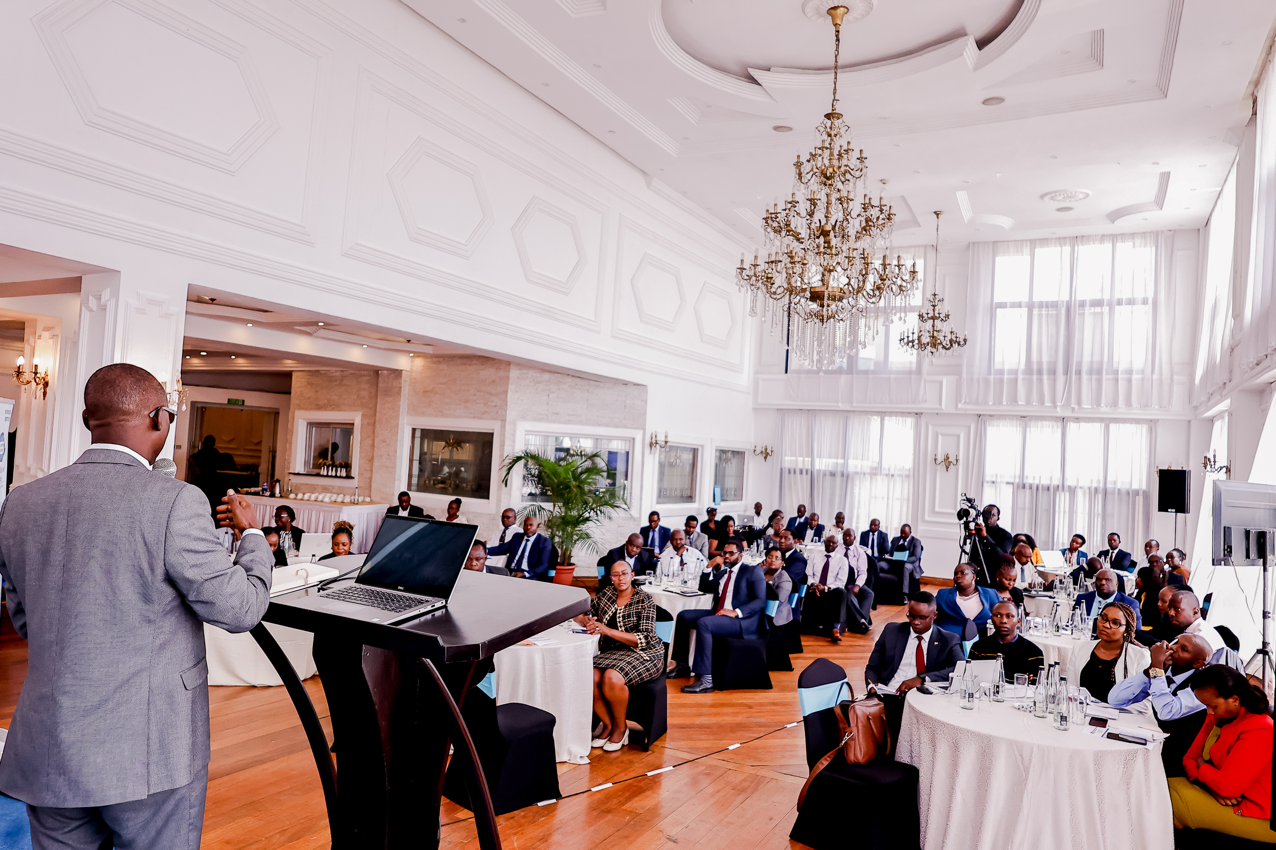 PHOTO OF CS WITH CEO OF VARIOUS SAGAs DURING THE MEETING